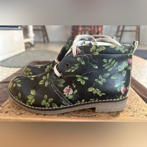 Women’s Goby Size 37 Flowered ankle boots. Vegan leather. Hayward Boot. NIB